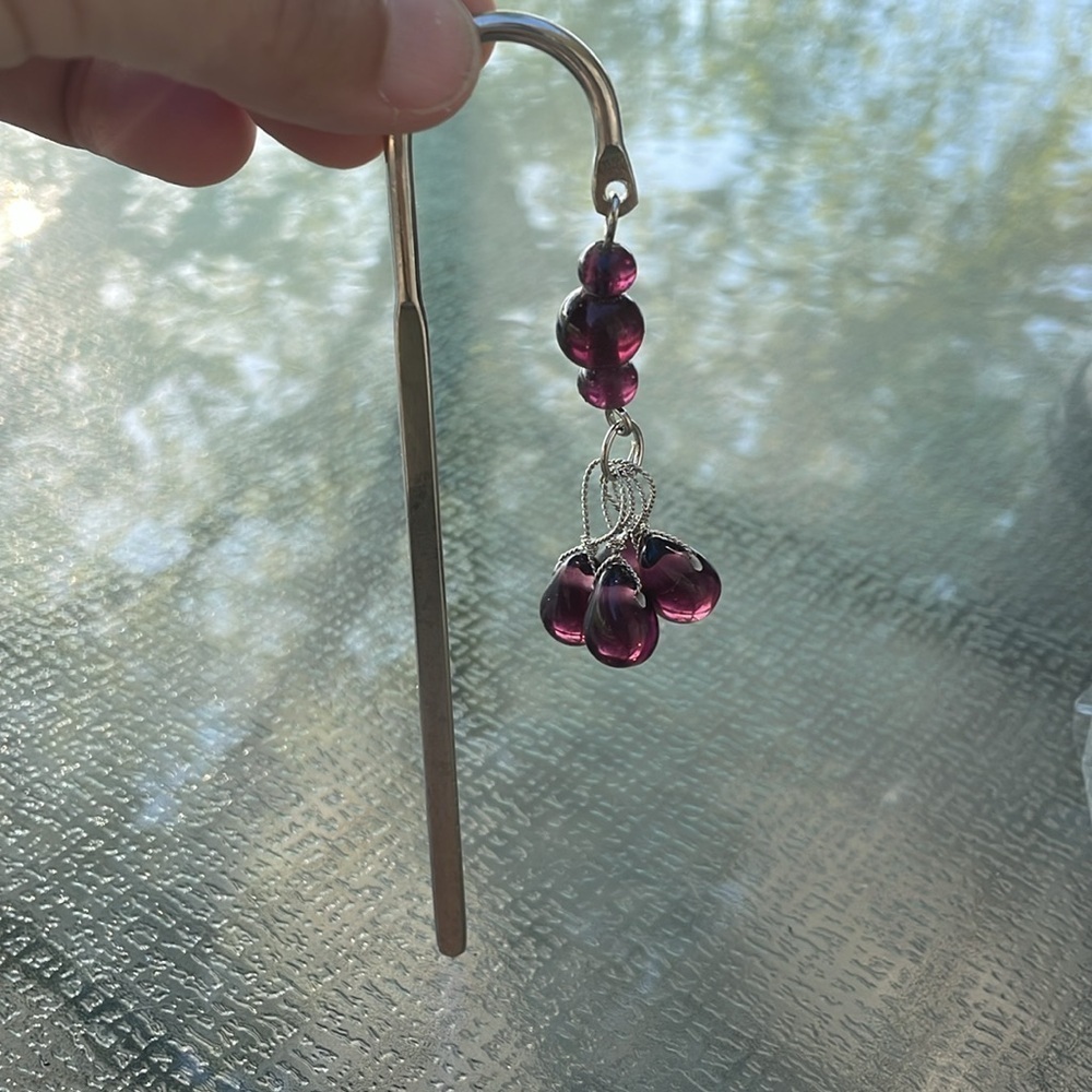 NIB metal bookmark w dangling purple beads. shepherd’s hook w 7 amethyst beads - Picture 6 of 6